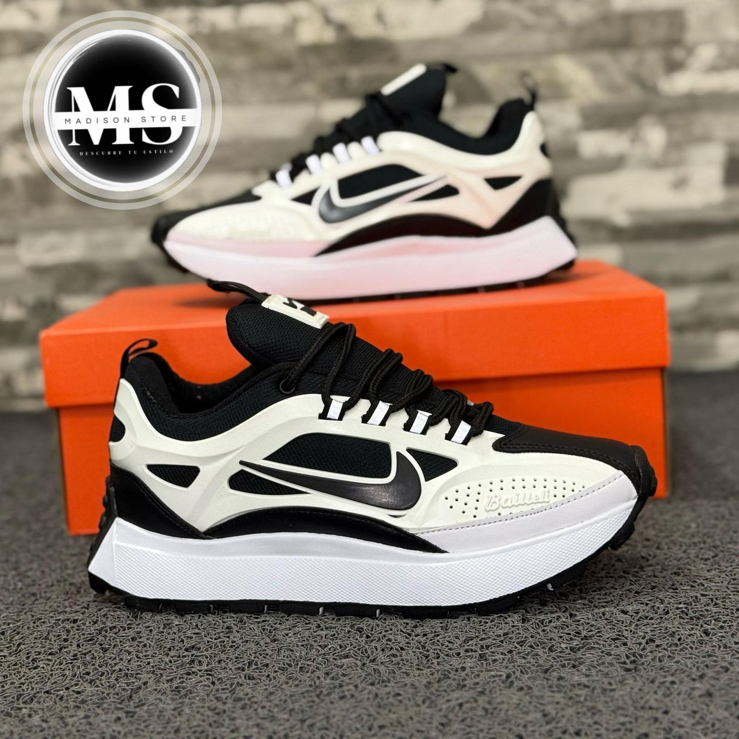 NIKE BAILLELY