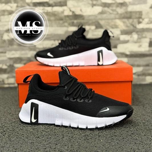 NIKE FREE
