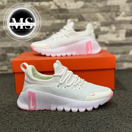 NIKE FREE DAMA