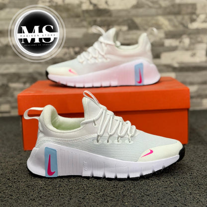 NIKE FREE DAMA