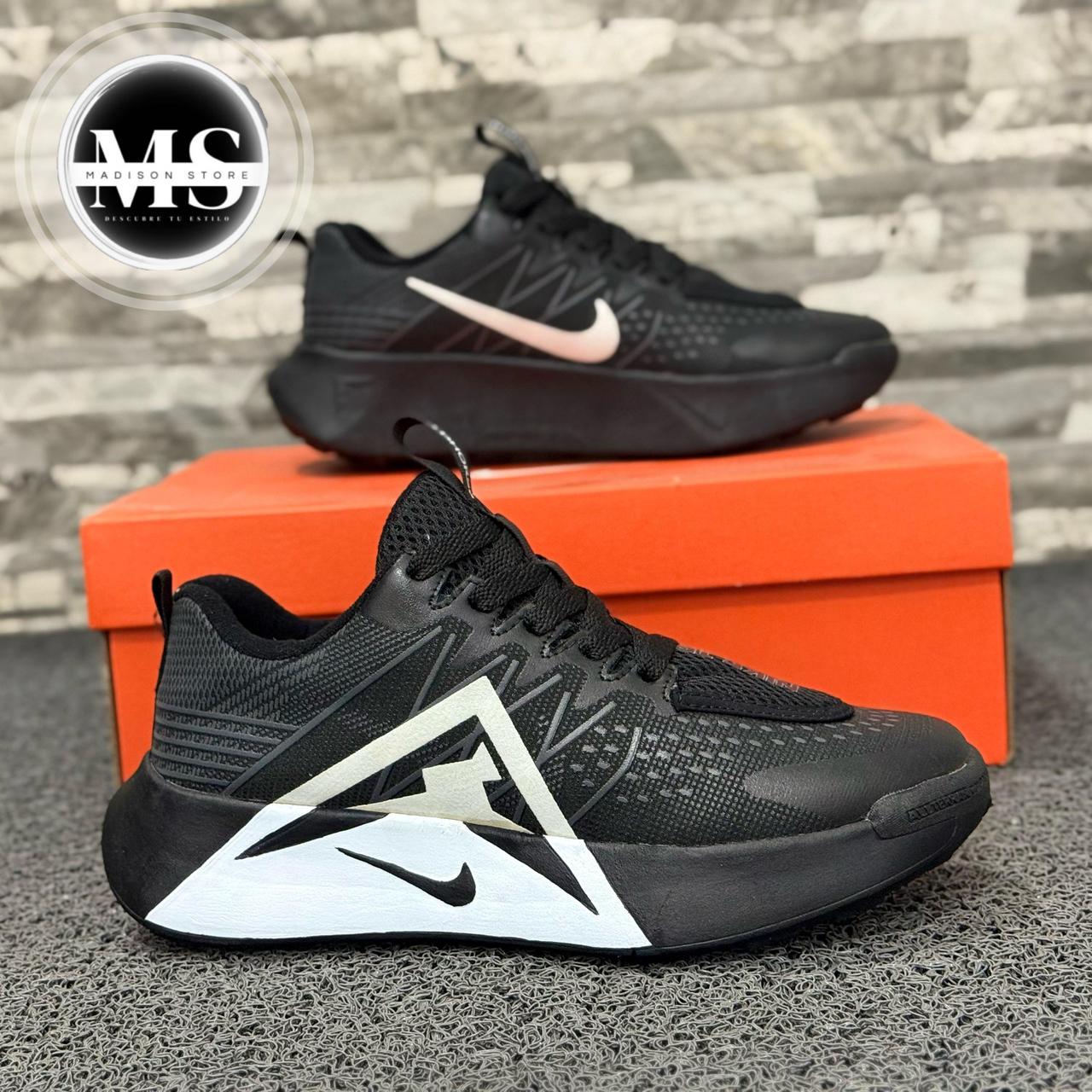 NIKE  WILDHORSE