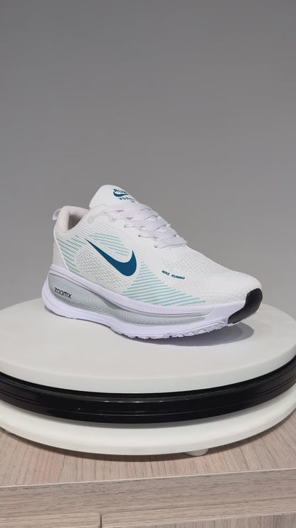 NIKE VOMERO